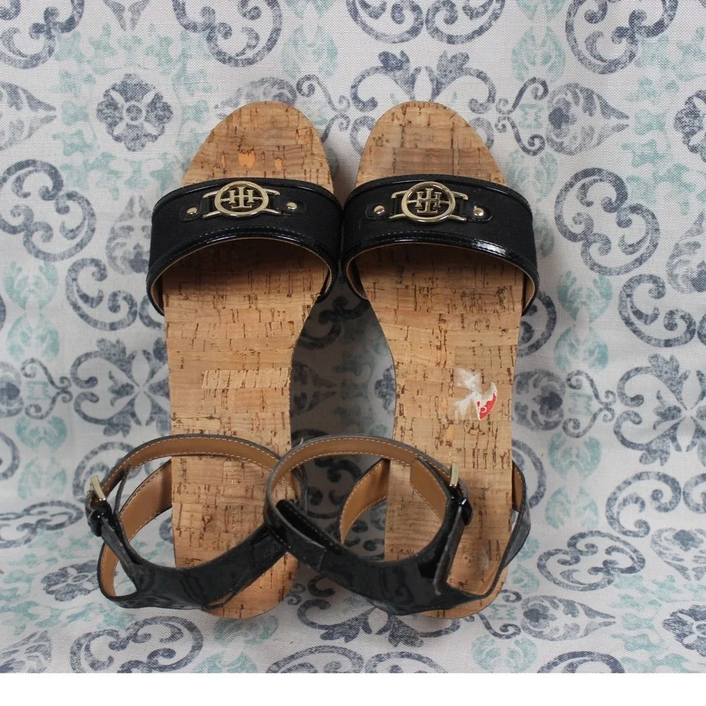 Tommy Hilfiger TWHESLEY-A Black Cork Wedge Platform Sandals Womens 8M Gold‎ Logo
